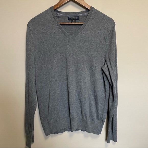 Banana Republic Luxury Blend Gray V-Neck Sweater Silk Cashmere Men’s Medium - Picture 1 of 9